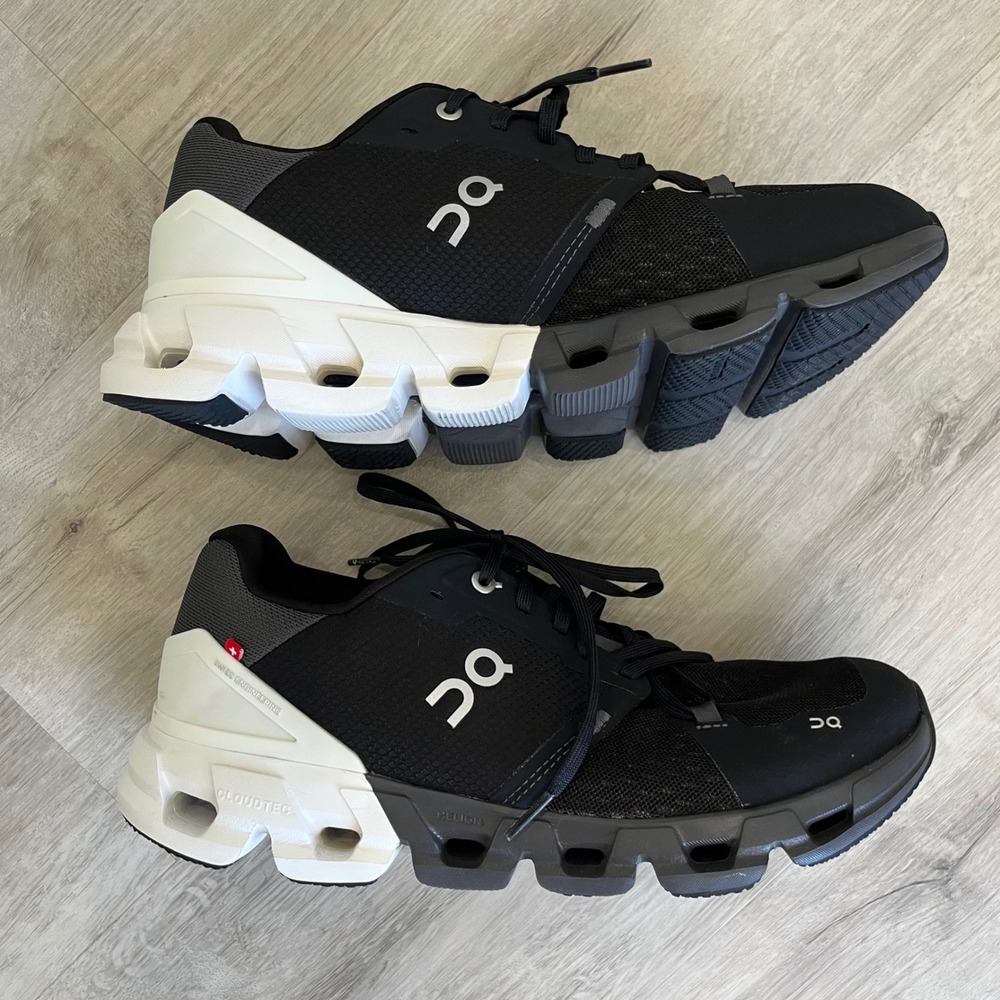 On Running Cloudflyer 4 Black White Running Shoes Mens 9 Sneakers Active Workout - Picture 3 of 13